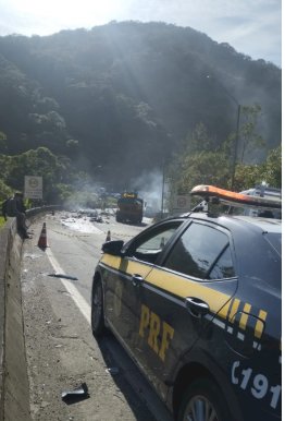 Grave acidente na BR-376 em Guaratuba deixa um morto e 14 feridos