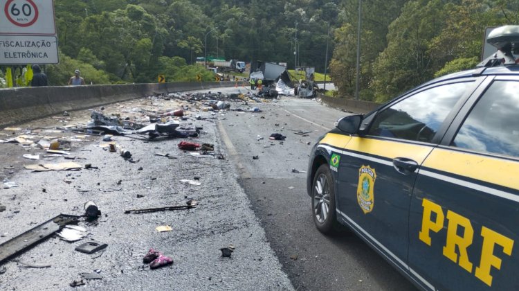 PRF atualiza informações sobre grave acidente na BR-376 em Guaratuba
