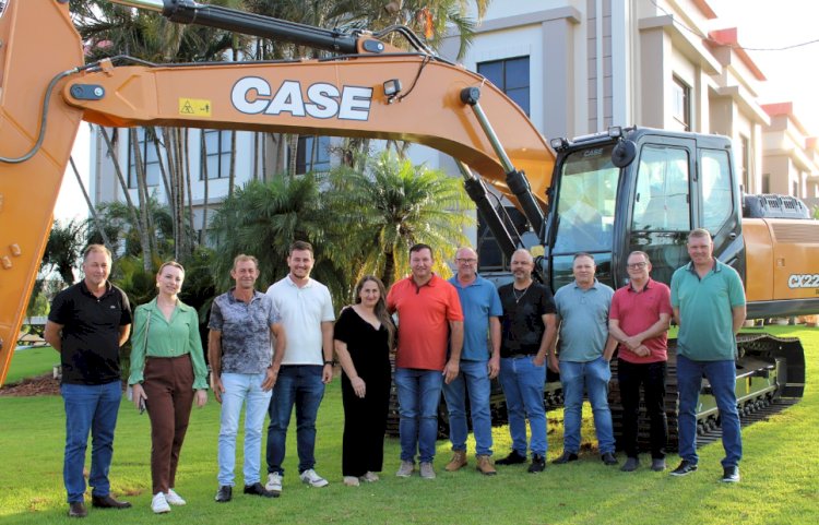 Mercedes reforça a frota com nova escavadeira hidráulica