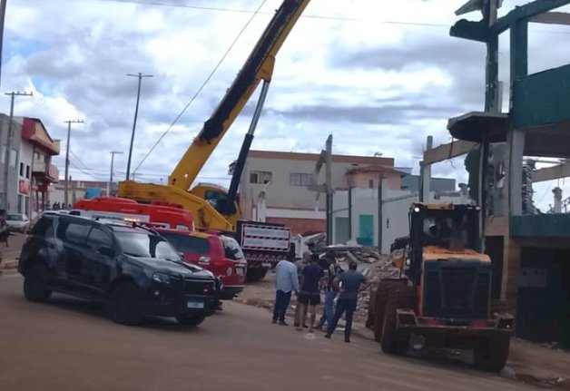 NOVA TRAGEDIA  EM RIO BONITO DO IGUAÇU: estrutura danificada pelo tornado cai sobre 8 trabalhadores com  6 feridos