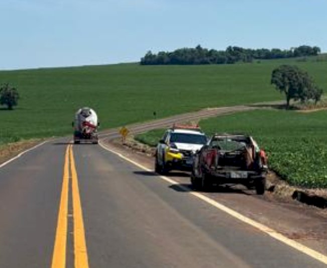 Pai e filho ficam gravemente feridos após capotamento na PR-486, na região