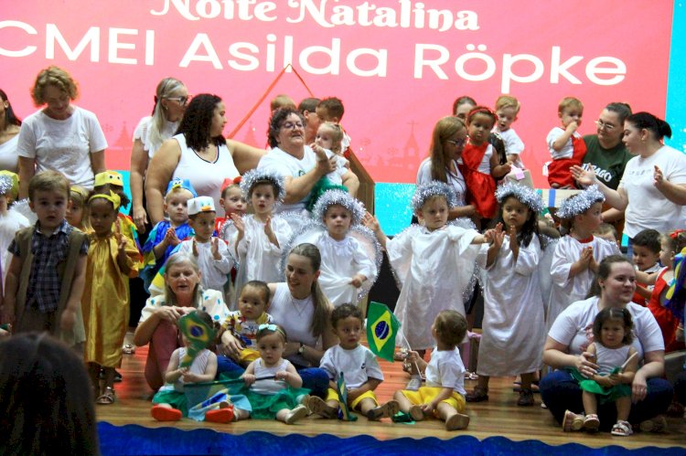 CMEI Asilda Röpke encanta o público com o musical “Natal Brasileiro” no Teatro Municipal