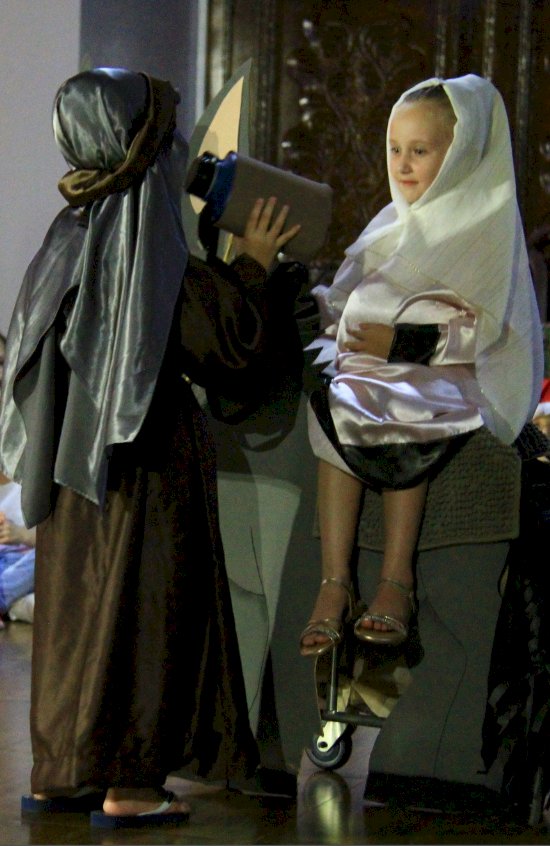 Comunidade lota a praça de Alto Santa Fé para prestigiar apresentações de Natal