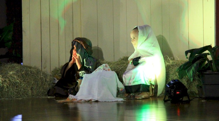 Comunidade lota a praça de Alto Santa Fé para prestigiar apresentações de Natal