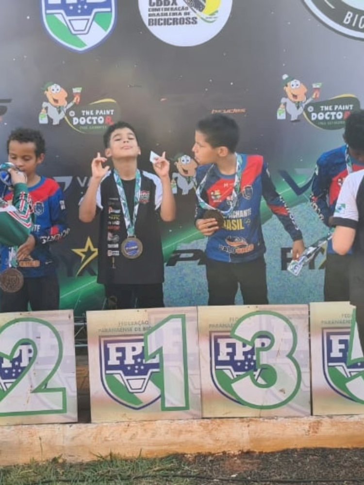 Atleta de Nova Santa Rosa se destaca na temporada 2025 no Bicicross Racing