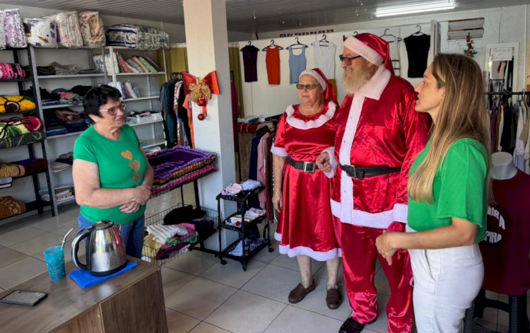 Papai Noel visita o comércio de Nova Santa Rosa e leva o espírito natalino às empresas